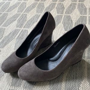 Born wedges dark gray/taupe/deep eggplant color.